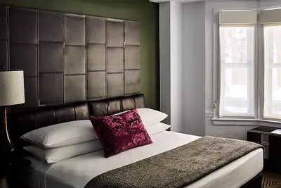 Image de 2 Connecting Suites at a 4⭐️ Hotel