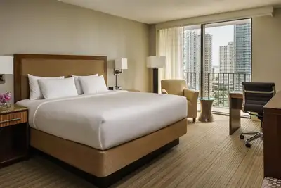 3 Connecting Suites at a 4⭐️ Hotel