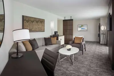 Image de Suite + Connecting Room at a 4⭐️ Hotel