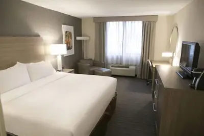 Image de 2 Connecting Suites at a Hotel