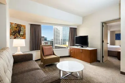 Image de 2 Connecting Suites at a 4⭐️ Hotel