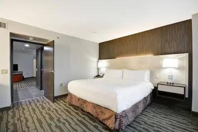 Image de 2 Connecting Suites at a  Hotel