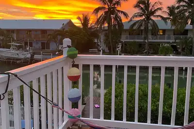 Image de Walk to Sombrero Beach •Waterfront, 50’ Dock, Spa, Kayaks, Bikes, Ideal Location