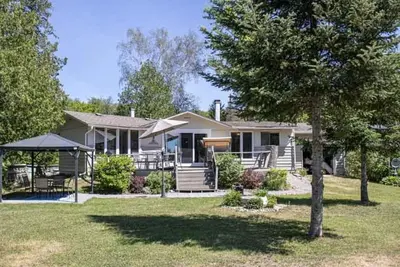 Image de Between the Locks - Affordable 3Br Waterfront Cottage - Pet-Friendly