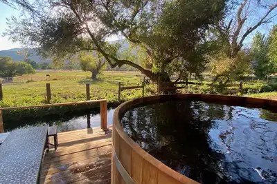 Image de Mountain View: swimming hole and hot tub overlooking horse meadows