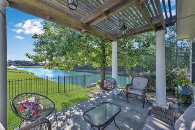 Image de Your peaceable kingdom on the lake in Conroe Texas