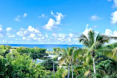 Image de Darling Palms Retreat: Beachside 2-Bedroom Oasis