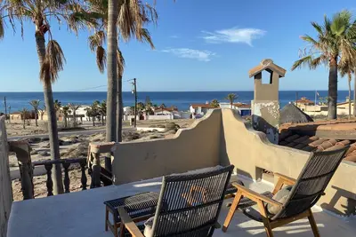 Image de Cozy, colorful & fun family beach house!