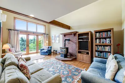 Image de Mountain & Valley View Home with Private Hot Tub, Large Deck, 2 Gas Fireplaces