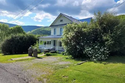 Image de BaseCampWV-Durbin. Spacious 4 bedroom house w/yard