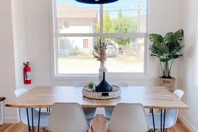 Image de Licensed - 2 Blocks from Beach - New 3 Bdr - 1l