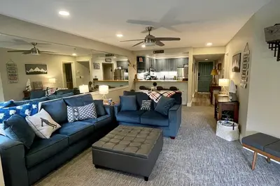 Image de Ski in/ski out condo at base of Stratton village