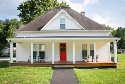 Image de Main Street Farmhouse close to Windrock