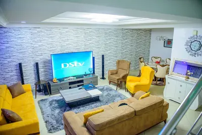 Image de 4 Bedroom Duplex, 24Hrs Electricity & Security, Unlimited Wifi/Pool/Garden & Gym