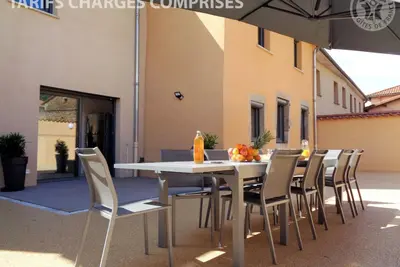 Image de Gîte spacieux avec espace extérieur et jacuzzi à Montchal