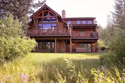 Image de Teton Retreat Spacious Teton Springs Log Cabin w/Forest Access, A/C & Hot Tub