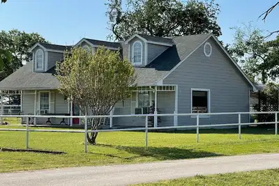 Image de Quaint Coach House on 50 acre horse ranch