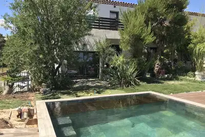 Image de Villa, piscine, vue panoramique, massif forestier, randonnée