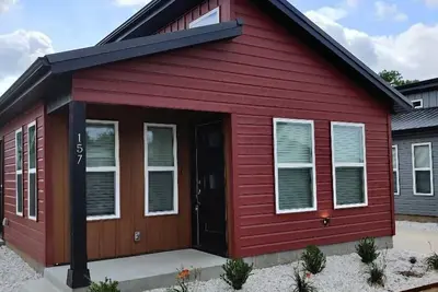 Image de Tiny Home near Mtb Trails, Wal-Mart Hq, Sleeps 6