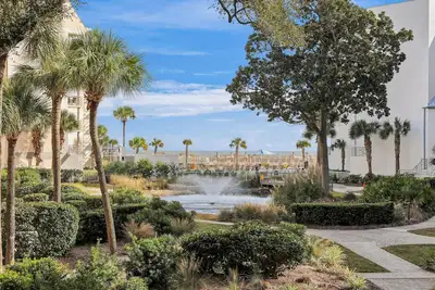 Image de 2112 Villamare ~ Updated 1st Floor Villa with Garden Views!