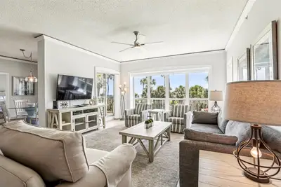Image de 4108 Windsor Court North ~ Renovated 3br Oceanfront Villa with Free Tennis!
