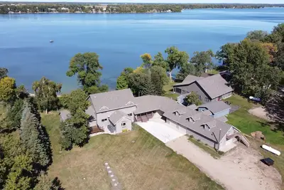 Image de Spectacular Lakefront Retreat on 2 acres~ Perfect Large Family Getaway