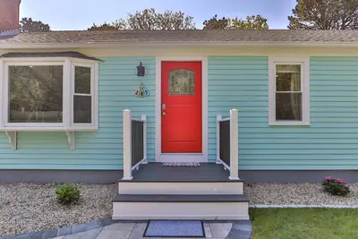 Image de 🐶 Dog Friendly Fenced in Yard! 3/2 🏠 1. 1 mi to 🏝 Wifi - perfect fall rental!