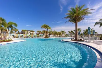 Image de Lake Views, Private Pool, Spa and Premium Resort Amenities Included!