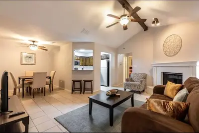 Image de Modern 2 Br near At&T Stadium & Six Flags • Sleeps 6