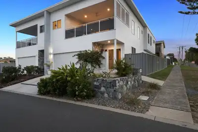 Image de Sun Crest - amazing ocean views, walk to beach and vibrant village of Woolgoogla