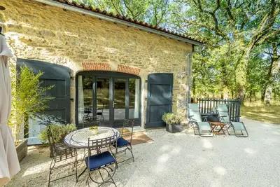 Image de Conversion de grange de luxe dans la forêt