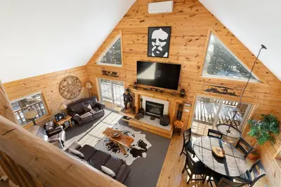 Image de Beautiful Terry Peak Cabin, WiFi, hot tub. game room