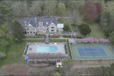 Image de Luxury 8 Br Estate with Pool and Tennis court