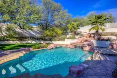 Image de Family Friendly Desert oasis on golf course with Heated Pool!