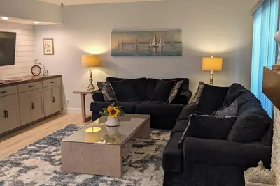 Image de Updated Villa with 2 bedrooms, 2. 5 baths and a loft!