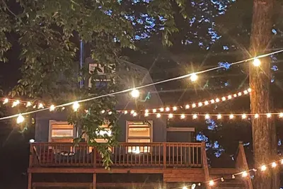 Image de ***Rustic Retreat***Peaceful, cozy cabin, with beautiful fall lake views