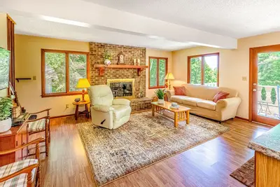 Beautiful home with hot tub, firepit, pool table, deck, & central Ac
