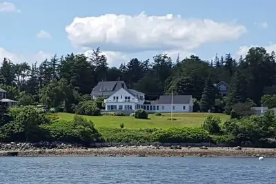 Image de Classic Coastal Maine Retreat with Private Beach & Spectacular Waterfront Views