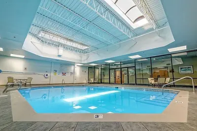 Image de Colorado Awaits! Minutes to Redlands Mesa Golf Course! Pool, Bar, Parking!