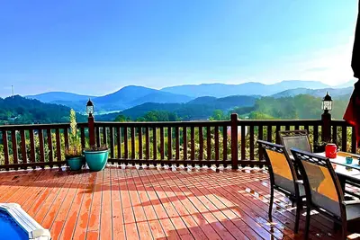 Image de Heaven’s Kiss ~ Heated Pool ~ Sauna ~ Theater ~ GameRoom ~ FirePit ~ Pvt Mtn Top