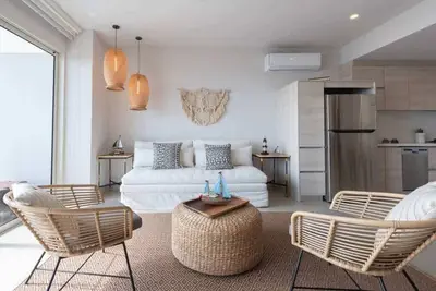 Image de Luxury 1 Bedroom Beachfront Apartment In Morros Io 402