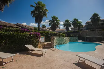 Image de Villa Élégance Sabrina près de la plage avec piscine, climatisation, jardin et terrasse