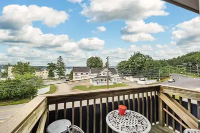Image de Spacious Lake View Laconia Apt Near Weirs Beach