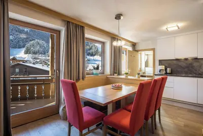 Image de Appartement \"Rosalpina 2\" au milieu de la station de ski avec vue montagne, Wi-Fi et balcon