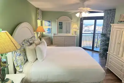 Image de Ocean View Condo - Beach Front Pool and Hot tub!