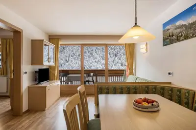 Image de Runcac - Appartement Pla avec vue sur la montagne, Wi-Fi et balcon