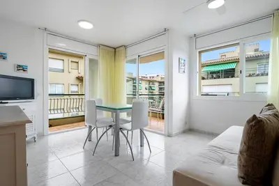 Image de Appartement avec excellent emplacement 300m plage