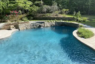 Image de Just renovated, Amazing oasis, heated pool-spa, between Sag Harbor -Southampton