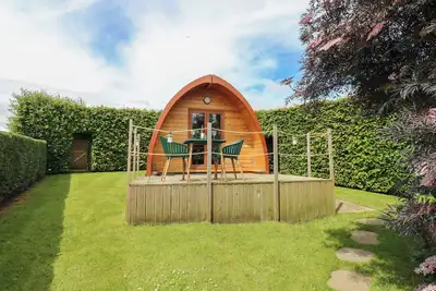 Image de Lovesome Pod, romantic, with hot tub in Northallerton
