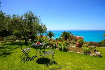 Image de Appartement Natalia A avec vue panoramique sur la mer et la baie d'Agios Gordios